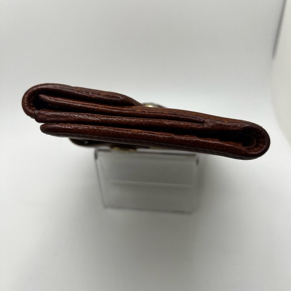 GUC Burberry Beige Bifold Wallet - Picture 4 of 8